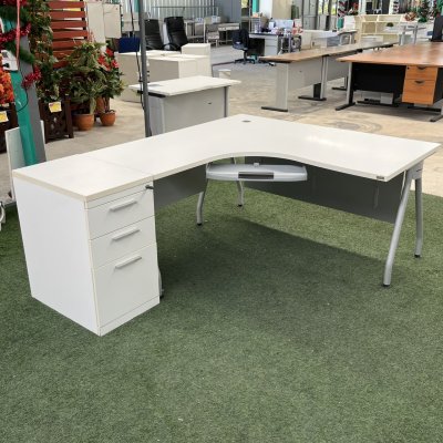 โต๊ะทำงานทรง L