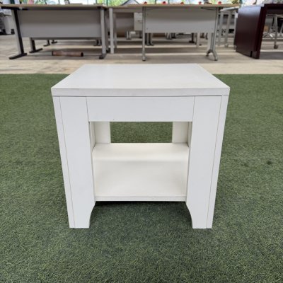 โต๊ะข้างเตียง