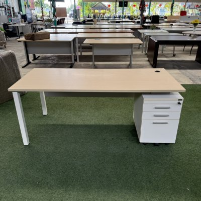 โต๊ะทำงานผู้บริหาร