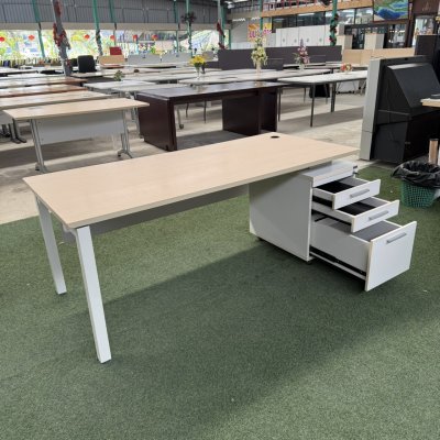 โต๊ะทำงานผู้บริหาร