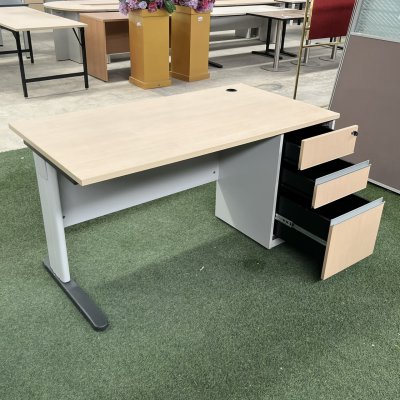 โต๊ะทำงาน