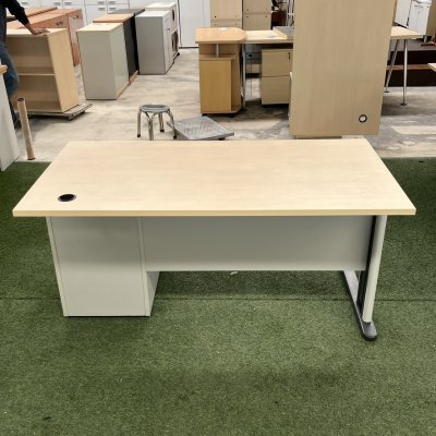 โต๊ะทำงาน