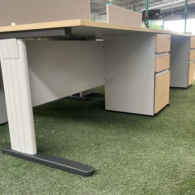 โต๊ะทำงานกลุ่ม 4 ที่นั่ง  (ลิ้นชักฝั่งขวา)