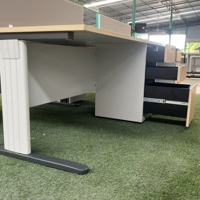 โต๊ะทำงานกลุ่ม 4 ที่นั่ง  (ลิ้นชักฝั่งขวา)