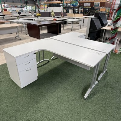 โต๊ะทำงานทรง L