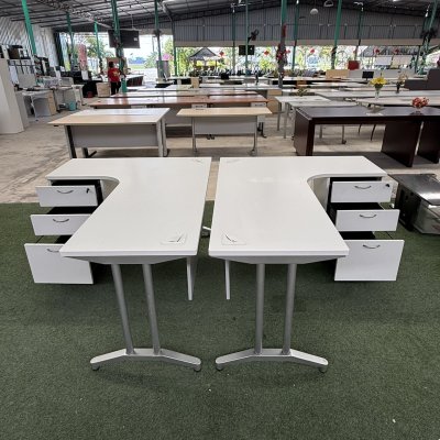 โต๊ะทำงานทรง L