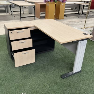 โต๊ะทำงานทรง L