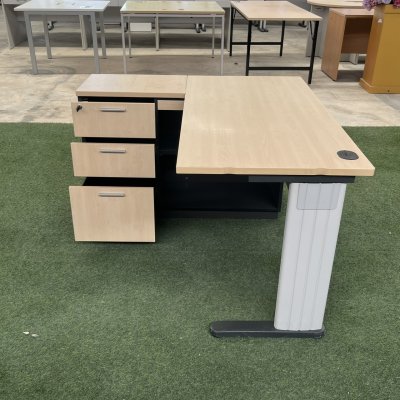 โต๊ะทำงานทรง L