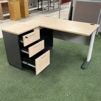 โต๊ะทำงานทรง L