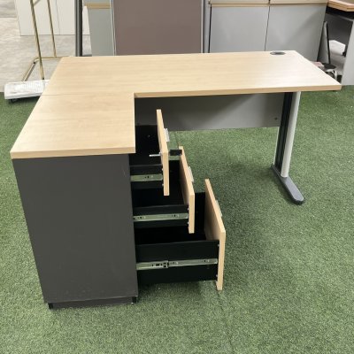 โต๊ะทำงานทรง L