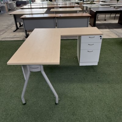 โต๊ะทำงานทรง L