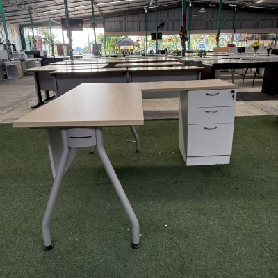 โต๊ะทำงานทรง L