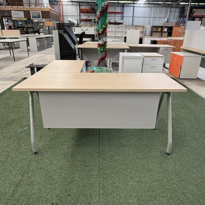 โต๊ะทำงานทรง L