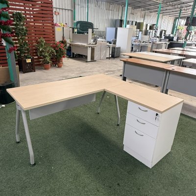 โต๊ะทำงานทรง L