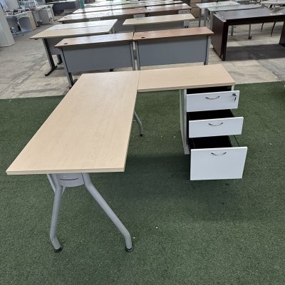 โต๊ะทำงานทรง L