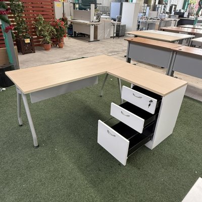 โต๊ะทำงานทรง L