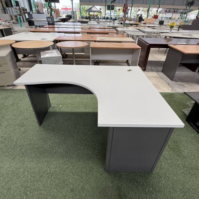 โต๊ะทำงานทรง L