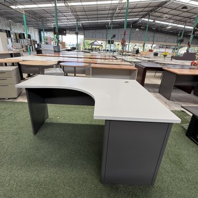 โต๊ะทำงานทรง L