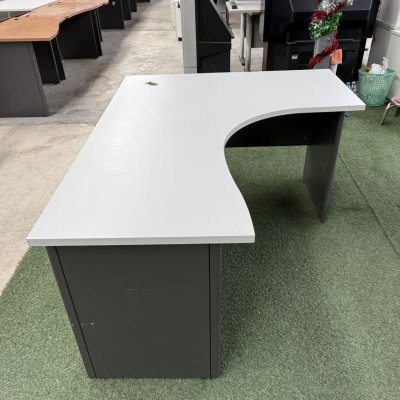 โต๊ะทำงานทรง L