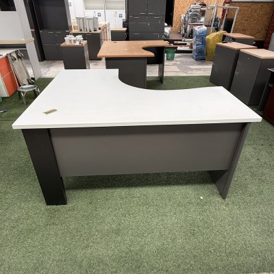 โต๊ะทำงานทรง L