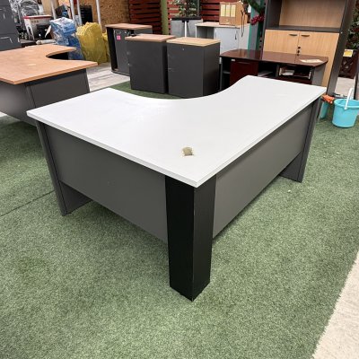 โต๊ะทำงานทรง L