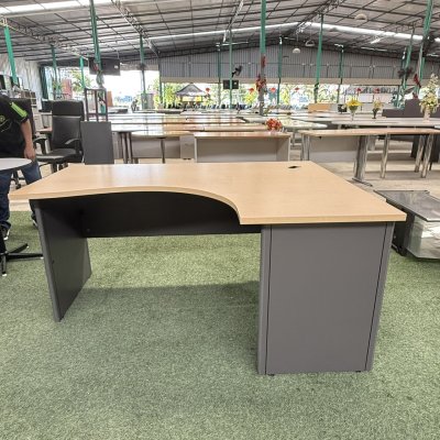 โต๊ะทำงานทรง L