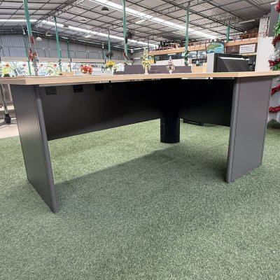 โต๊ะทำงานทรง L