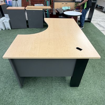 โต๊ะทำงานทรง L