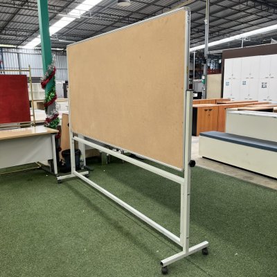 กระดานกำมะหยี่ติดป้ายประกาศ