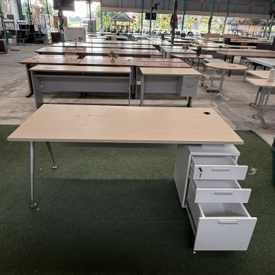 โต๊ะทำงานผู้บริหาร