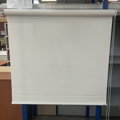 ม่านม้วนสีครีม แบบหนา สภาพสวย