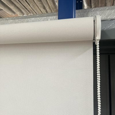 ม่านม้วนสีครีม แบบหนา สภาพสวย