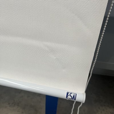 ม่านม้วนสีครีม แบบหนา สภาพสวย