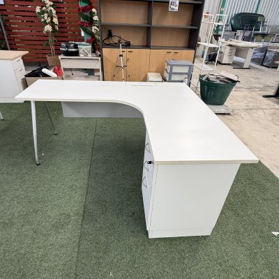 โต๊ะทำงานทรง L