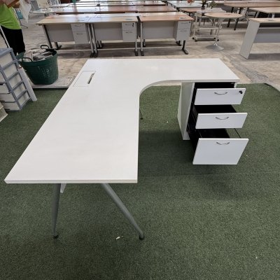 โต๊ะทำงานทรง L