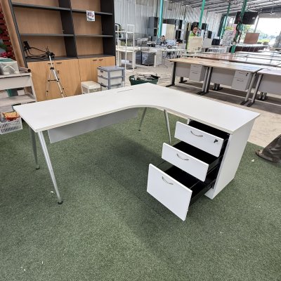 โต๊ะทำงานทรง L