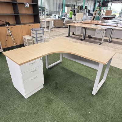 โต๊ะทำงานทรง L