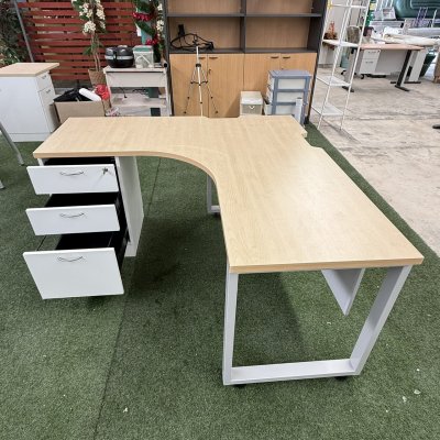 โต๊ะทำงานทรง L