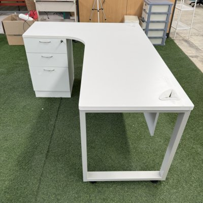 โต๊ะทำงานทรง L