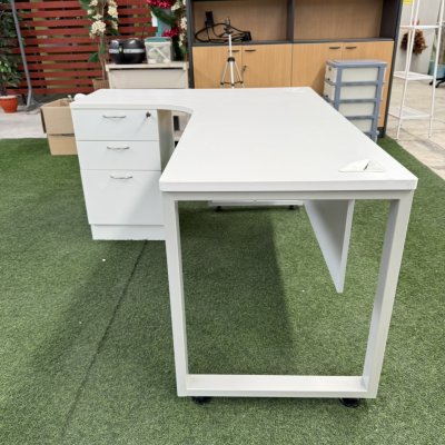 โต๊ะทำงานทรง L