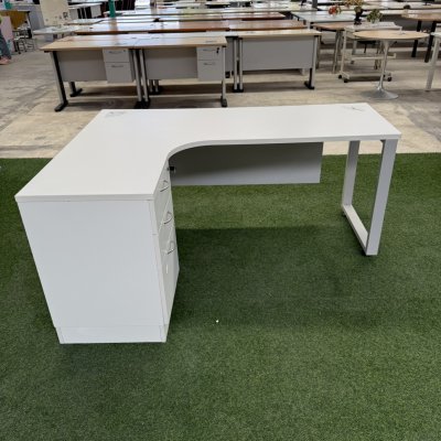 โต๊ะทำงานทรง L