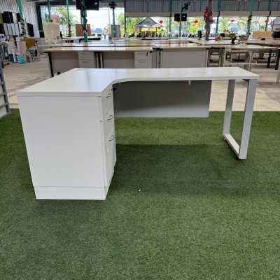 โต๊ะทำงานทรง L