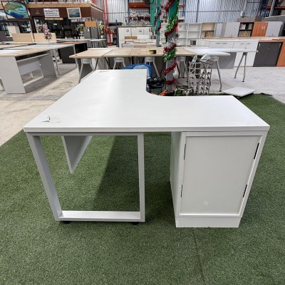 โต๊ะทำงานทรง L