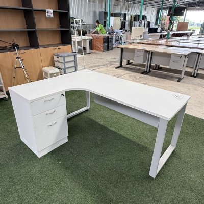 โต๊ะทำงานทรง L