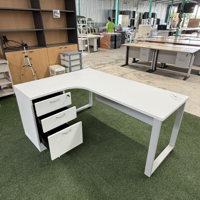 โต๊ะทำงานทรง L