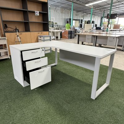 โต๊ะทำงานทรง L