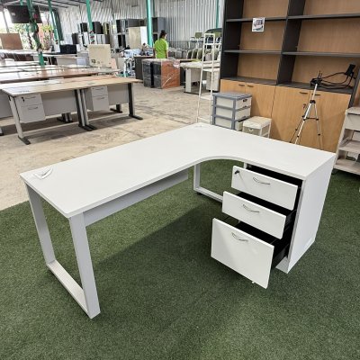 โต๊ะทำงานทรง L