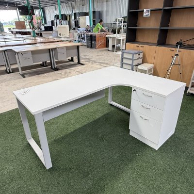 โต๊ะทำงานทรง L