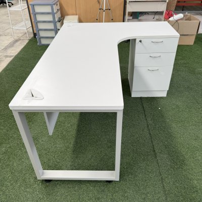 โต๊ะทำงานทรง L