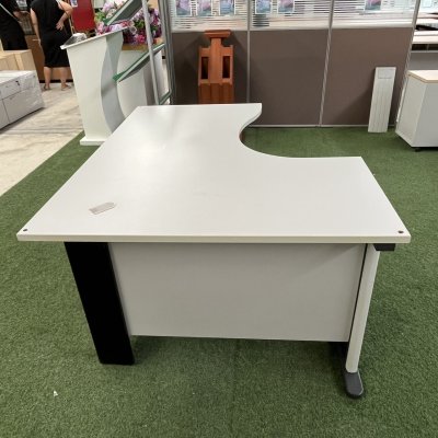 โต๊ะทำงานทรง L (สีเทาอ่อน)